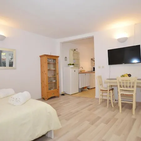 Mont 26 * Rovinj